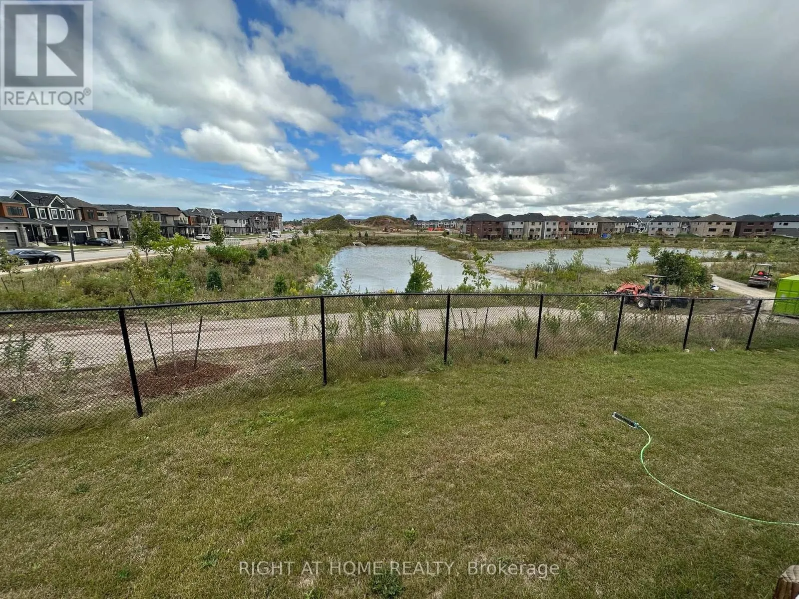3 BEE CRESCENT