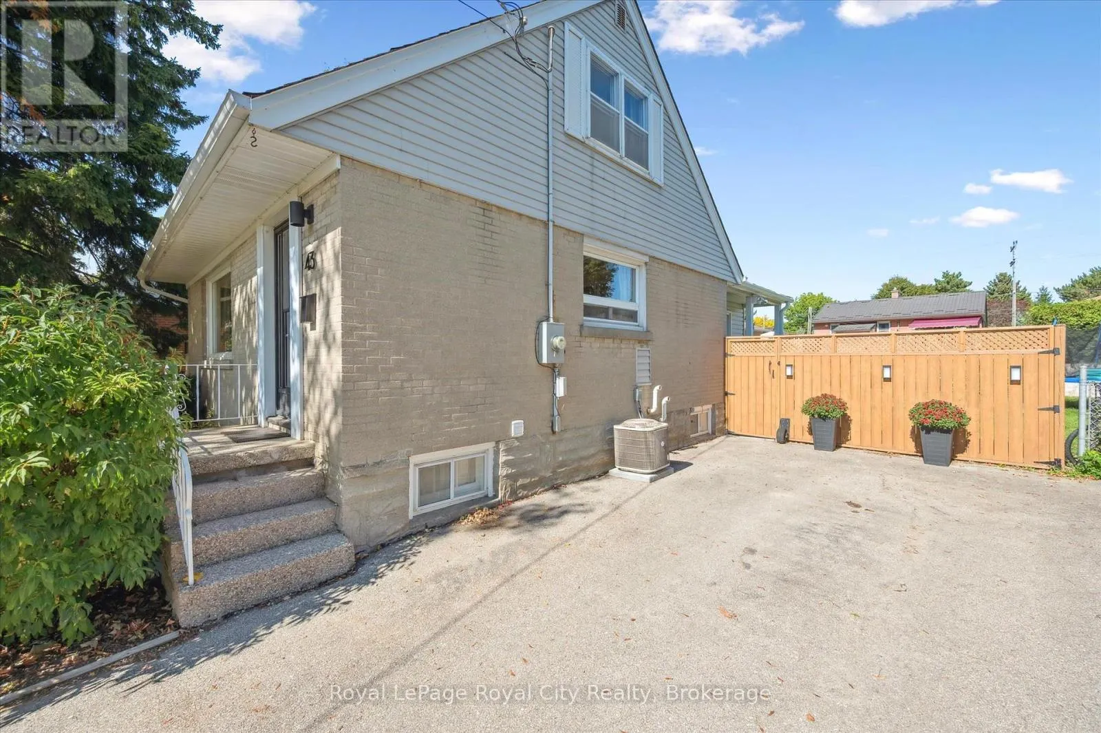 43 VANCOUVER DRIVE