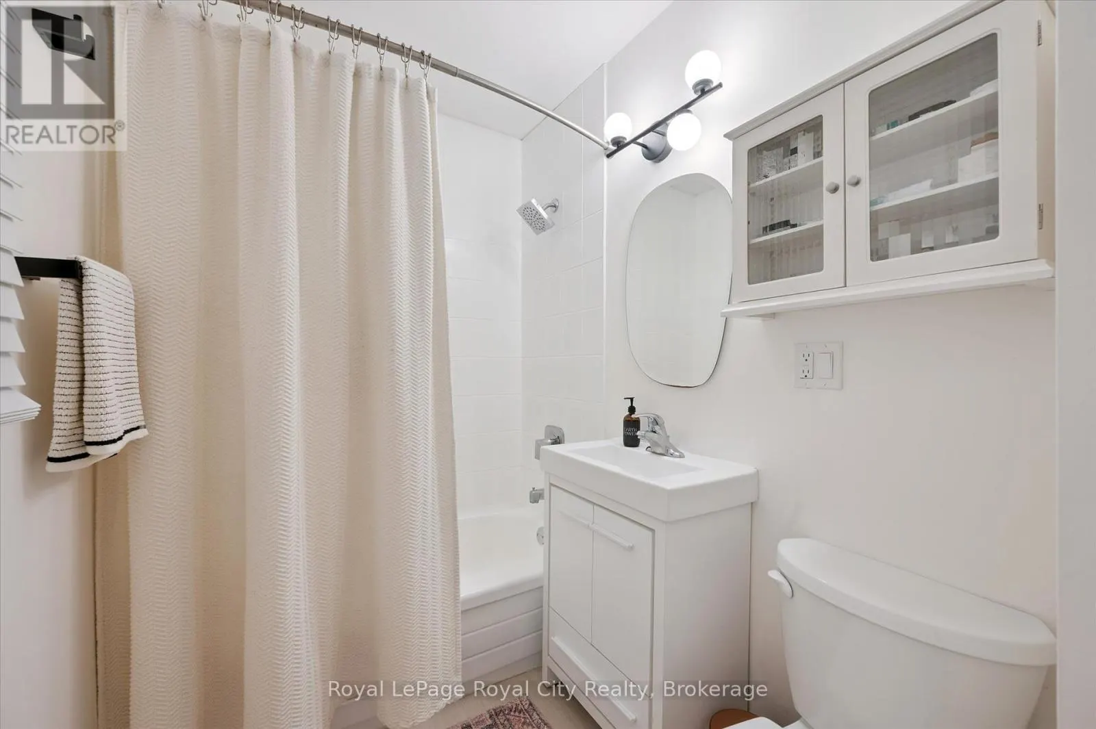 43 VANCOUVER DRIVE