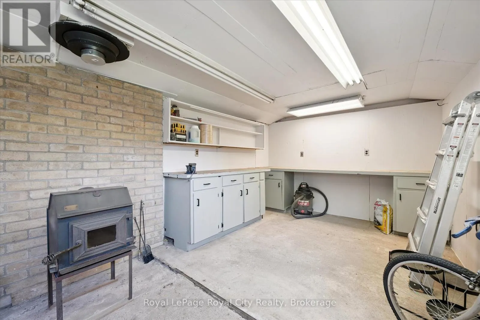 43 VANCOUVER DRIVE
