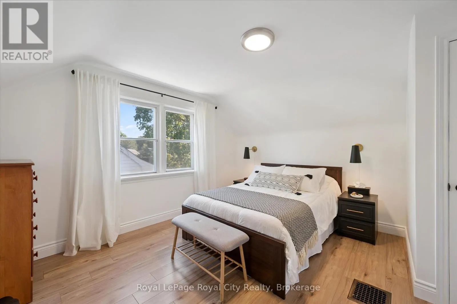 43 VANCOUVER DRIVE