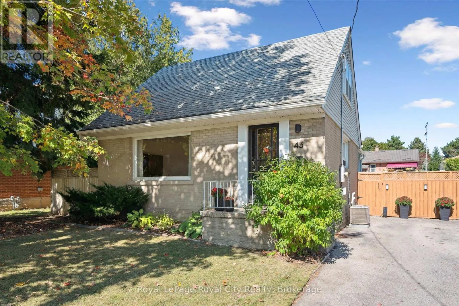 43 VANCOUVER DRIVE