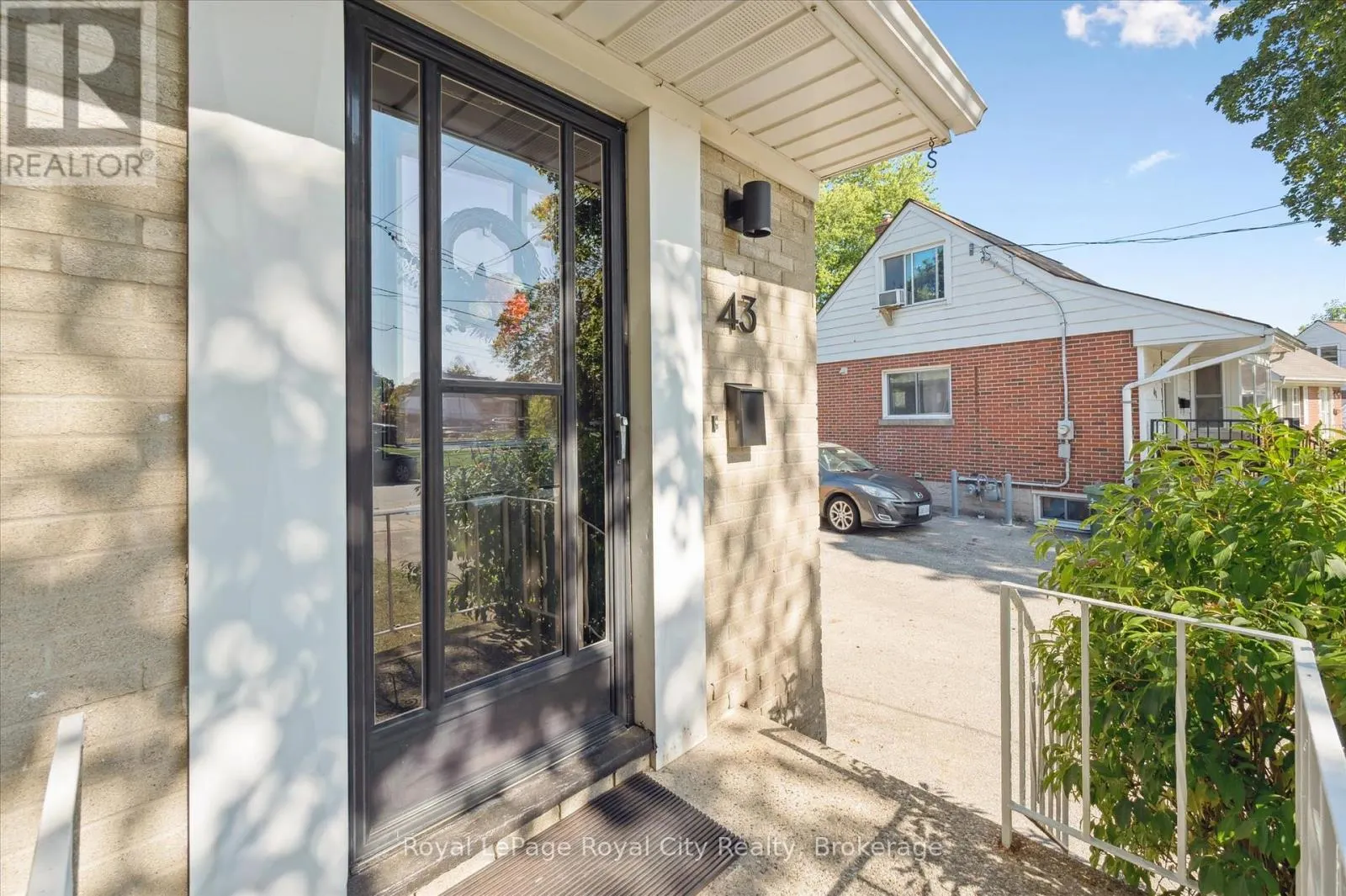 43 VANCOUVER DRIVE