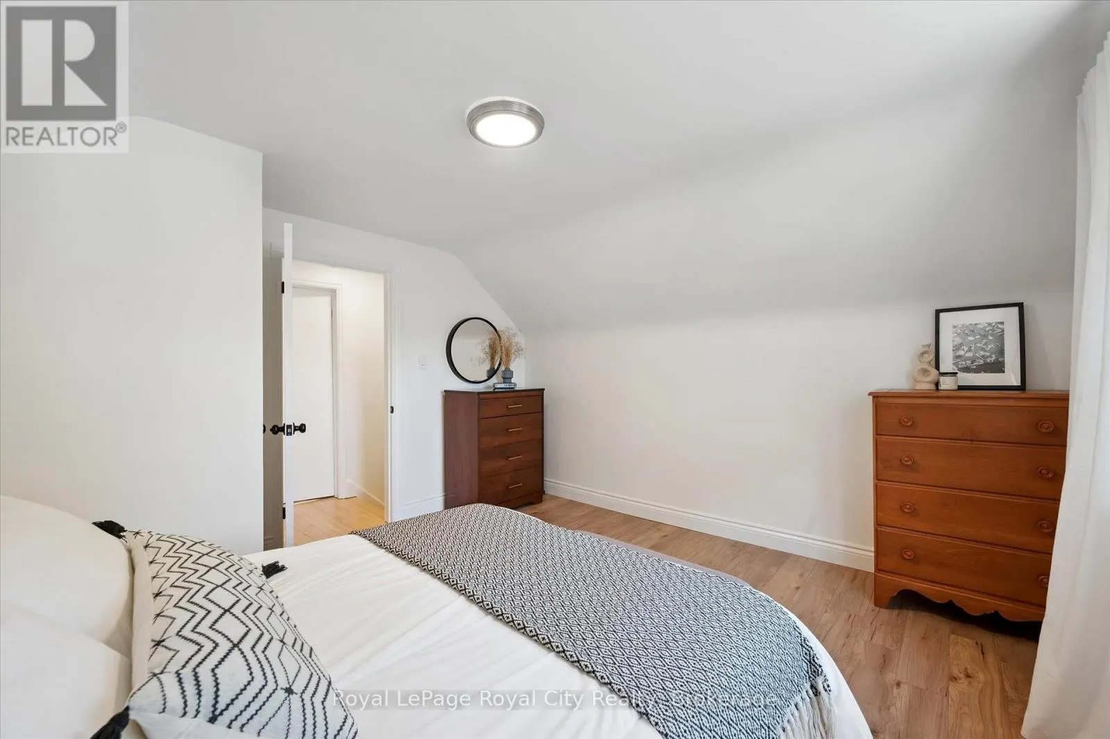 43 VANCOUVER DRIVE