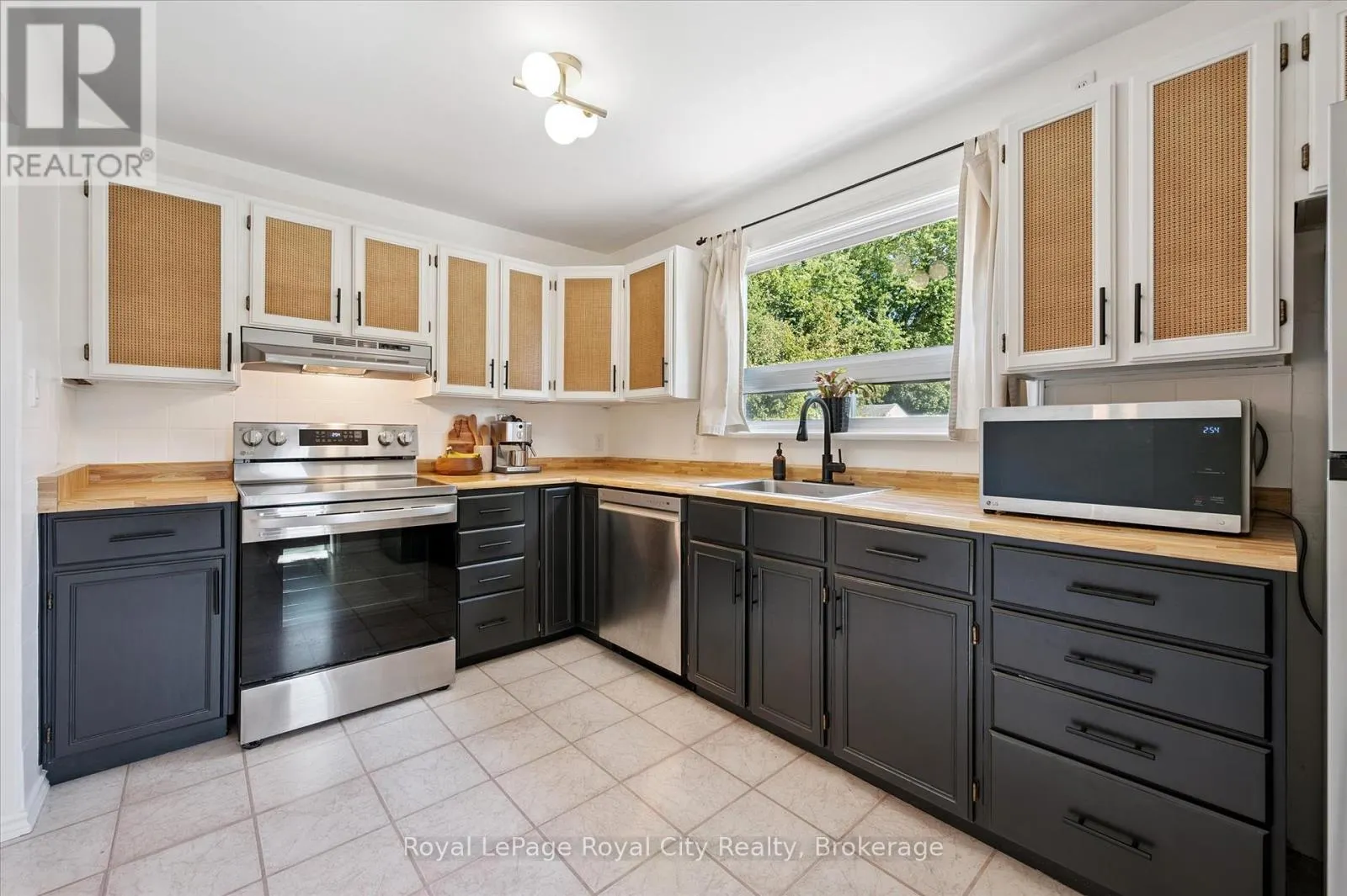 43 VANCOUVER DRIVE
