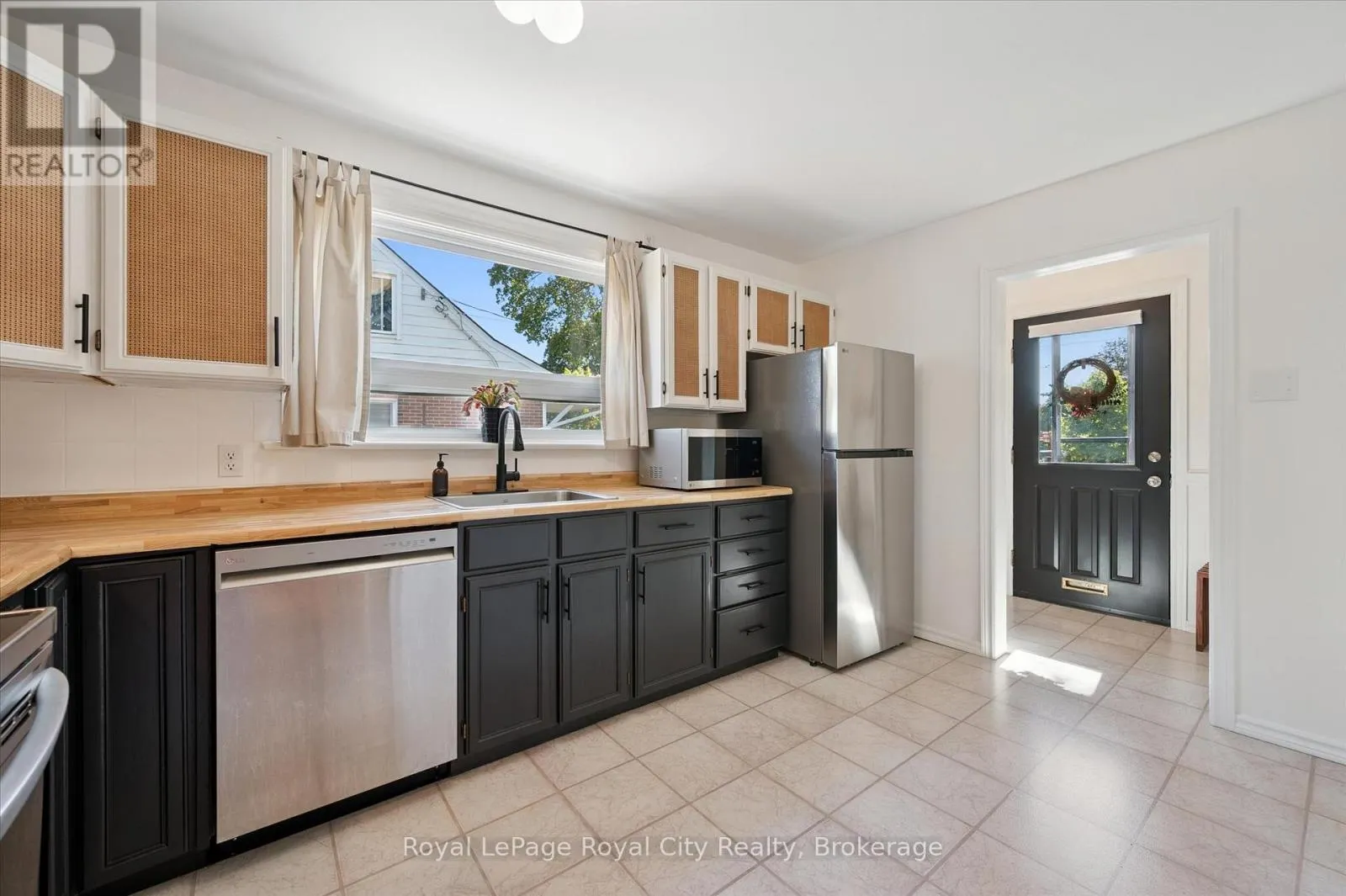 43 VANCOUVER DRIVE