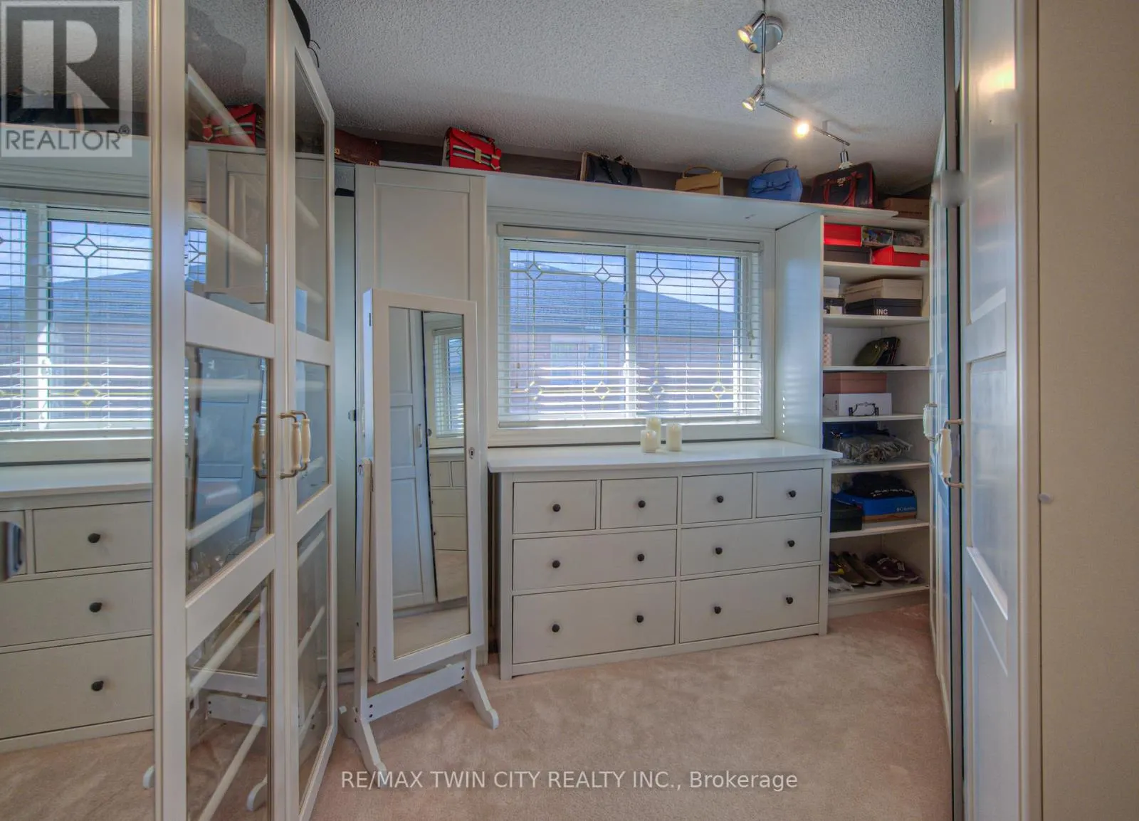 6 OSPREY COURT
