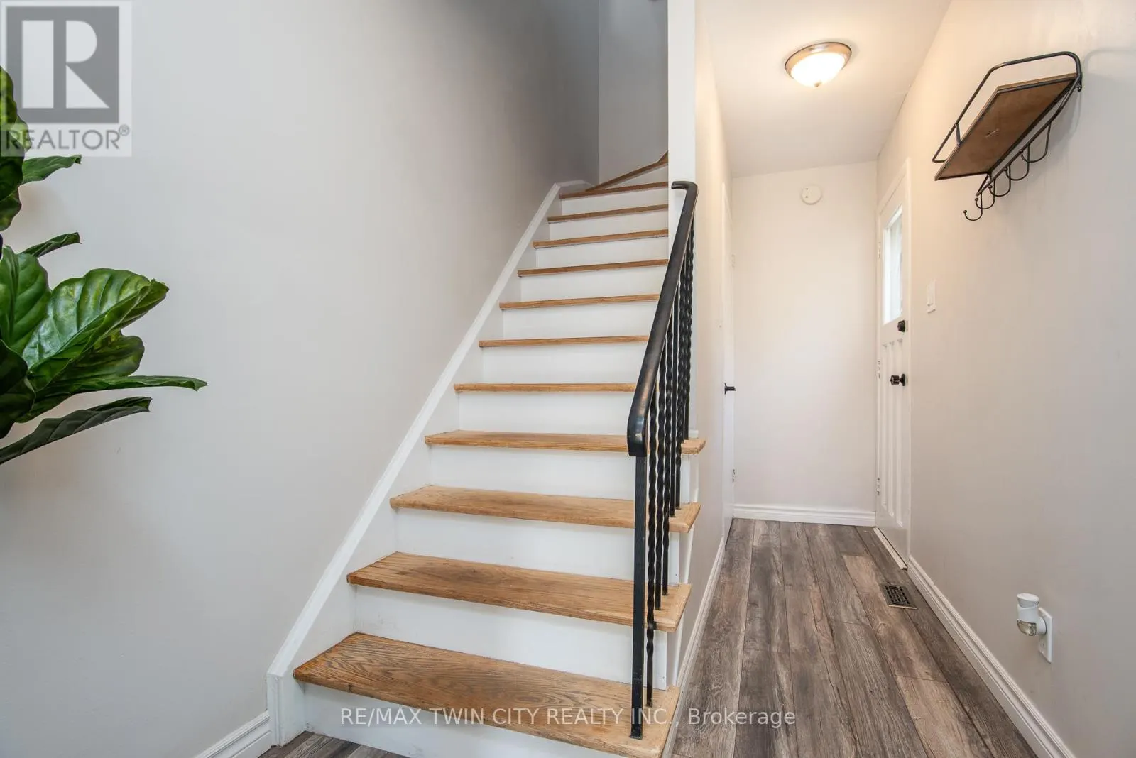 197 SILVER ASPEN CRESCENT