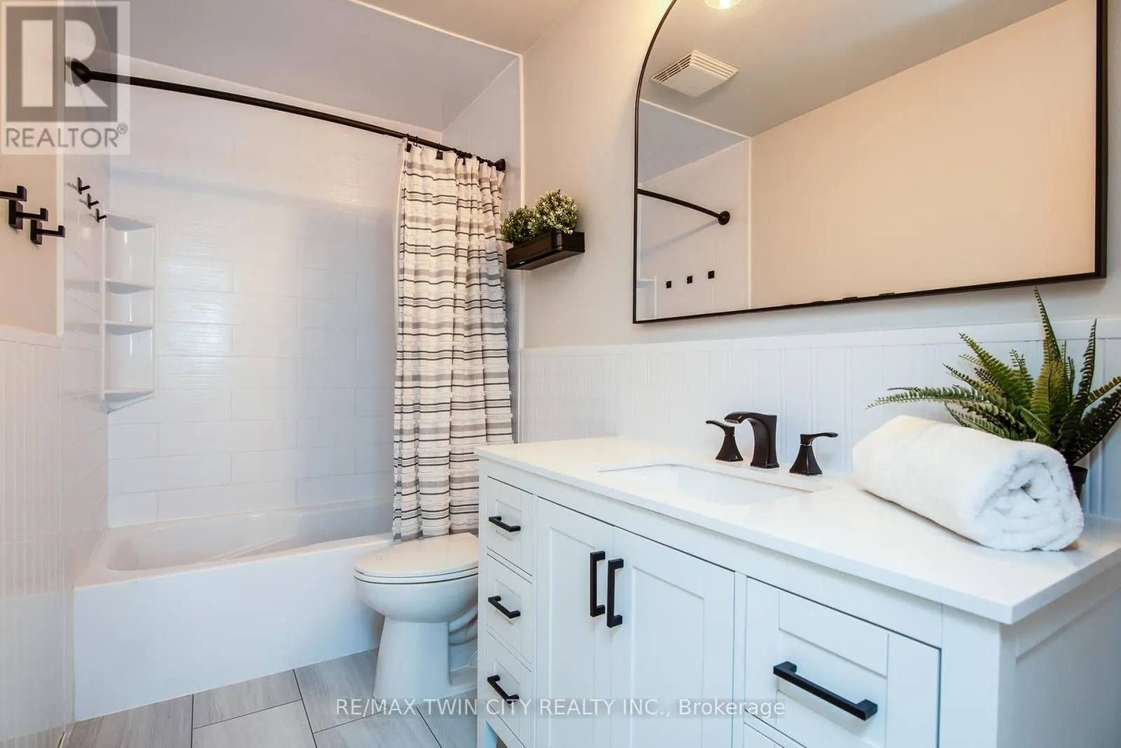 197 SILVER ASPEN CRESCENT