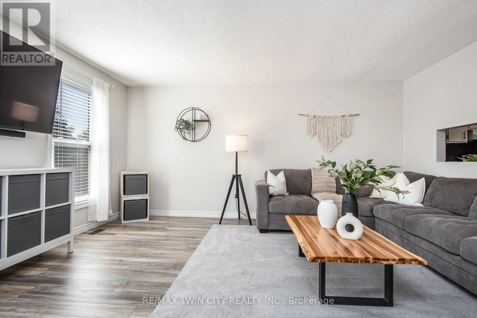 197 SILVER ASPEN CRESCENT