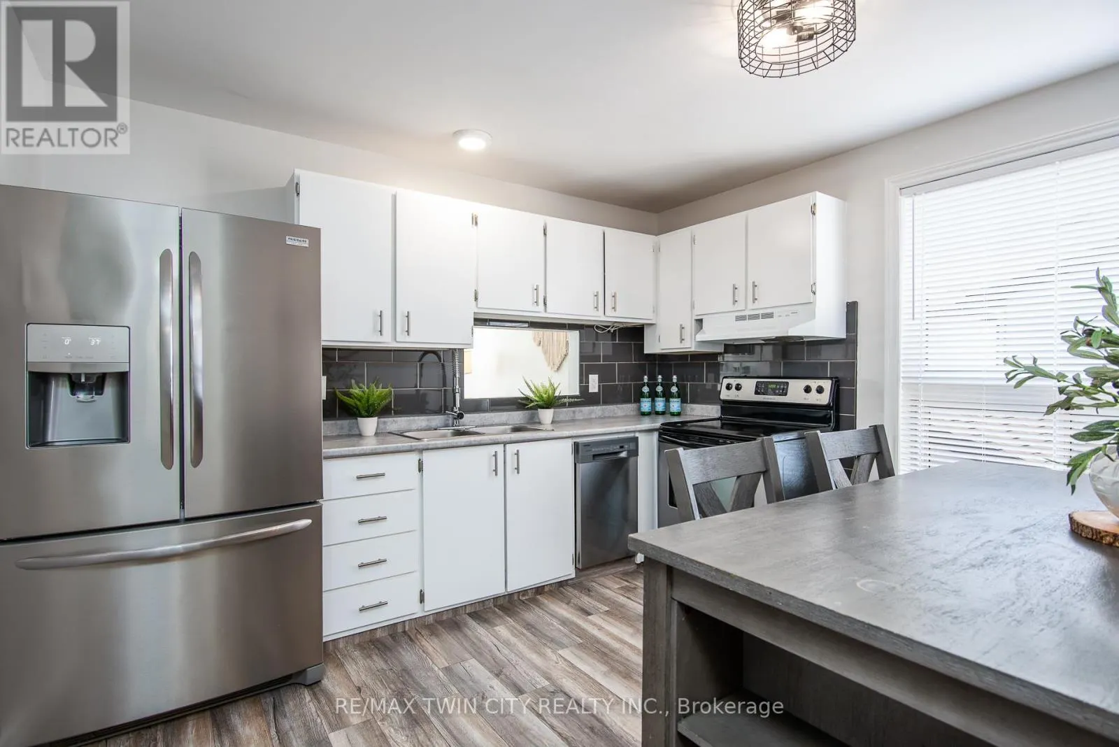 197 SILVER ASPEN CRESCENT