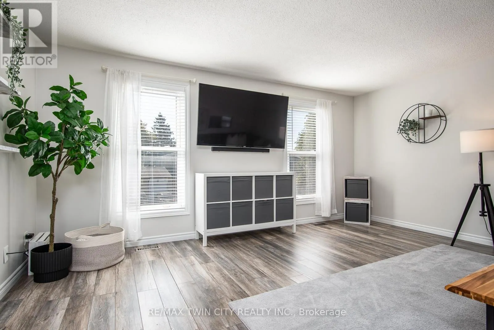 197 SILVER ASPEN CRESCENT
