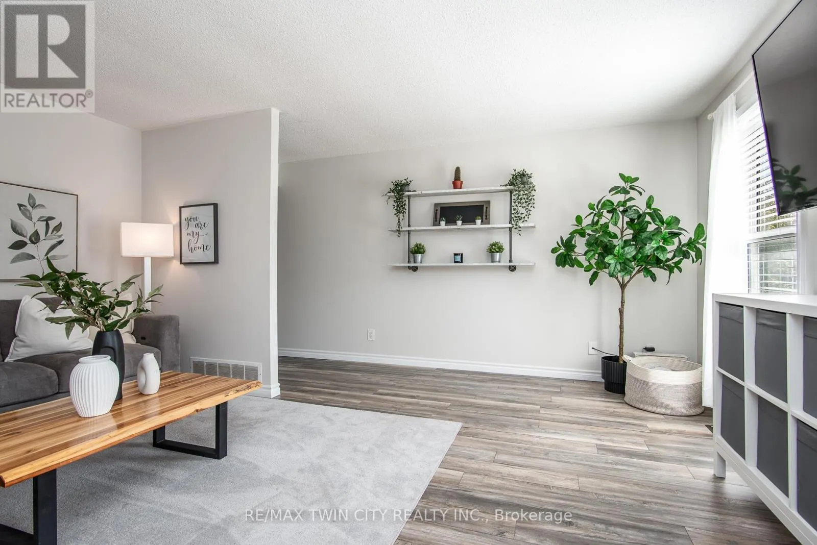197 SILVER ASPEN CRESCENT