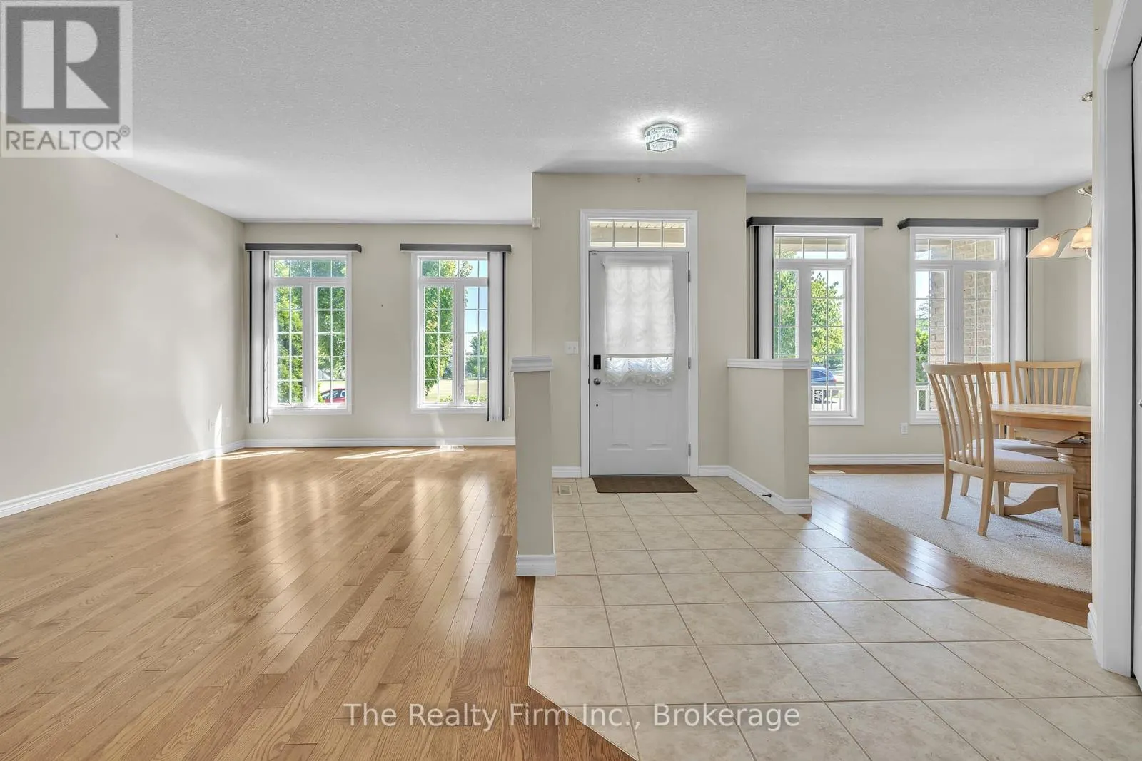 3 - 665 SOUTHWOOD WAY, #3