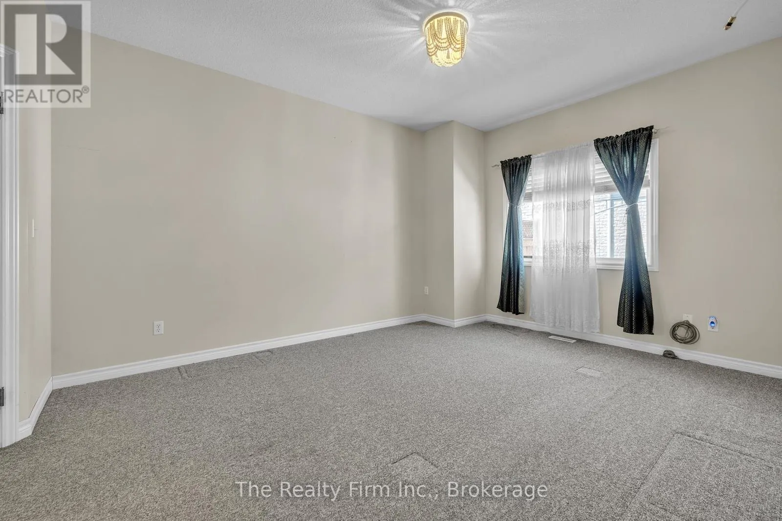 3 - 665 SOUTHWOOD WAY, #3