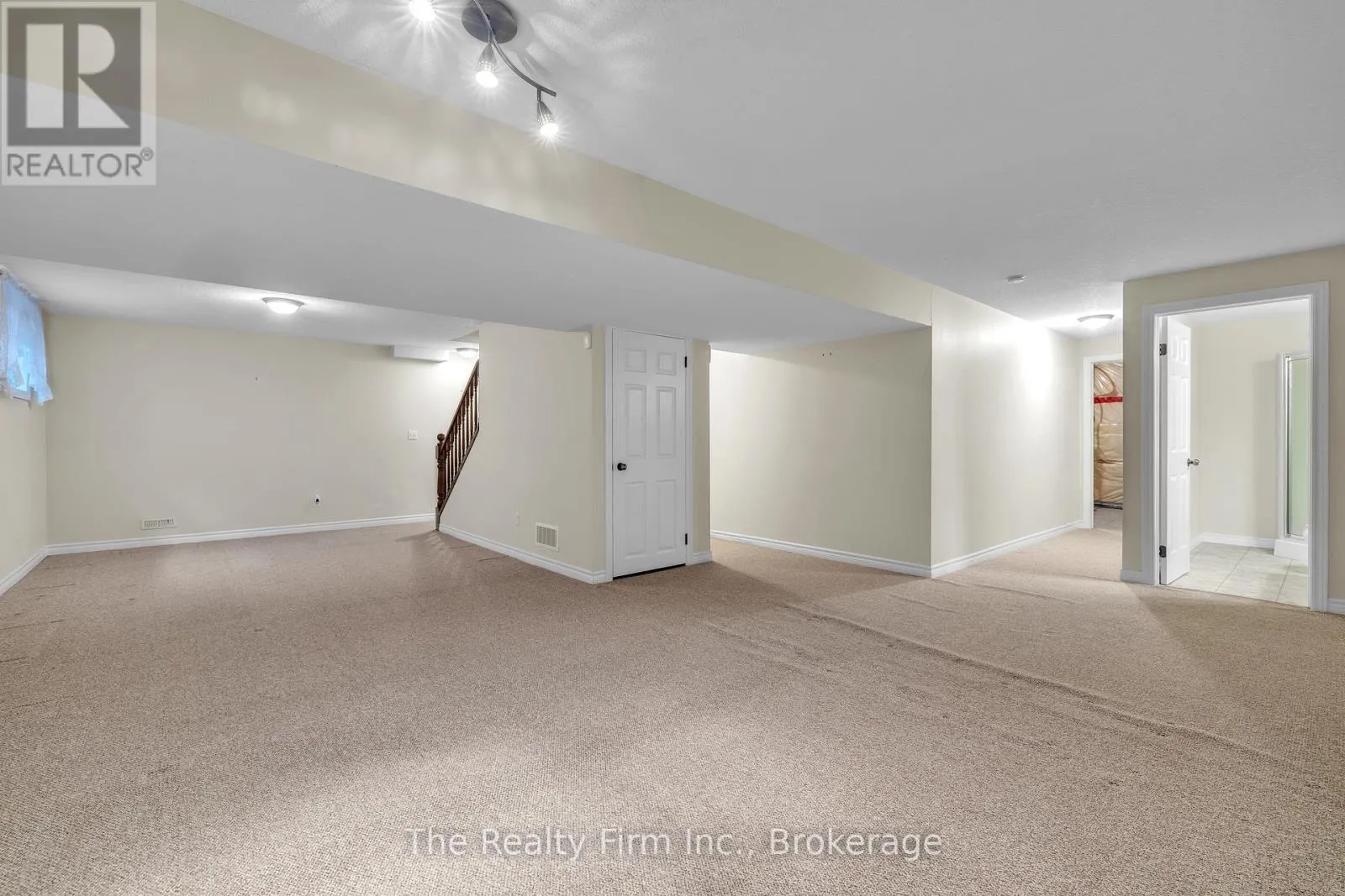 3 - 665 SOUTHWOOD WAY, #3