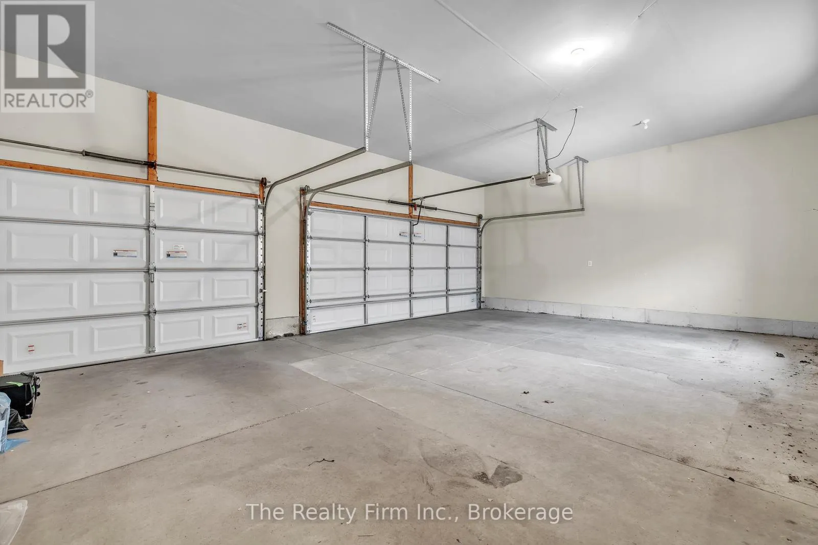 3 - 665 SOUTHWOOD WAY, #3