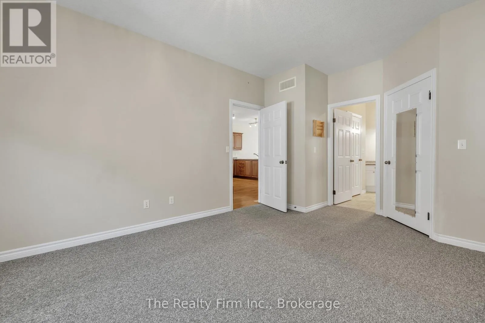3 - 665 SOUTHWOOD WAY, #3
