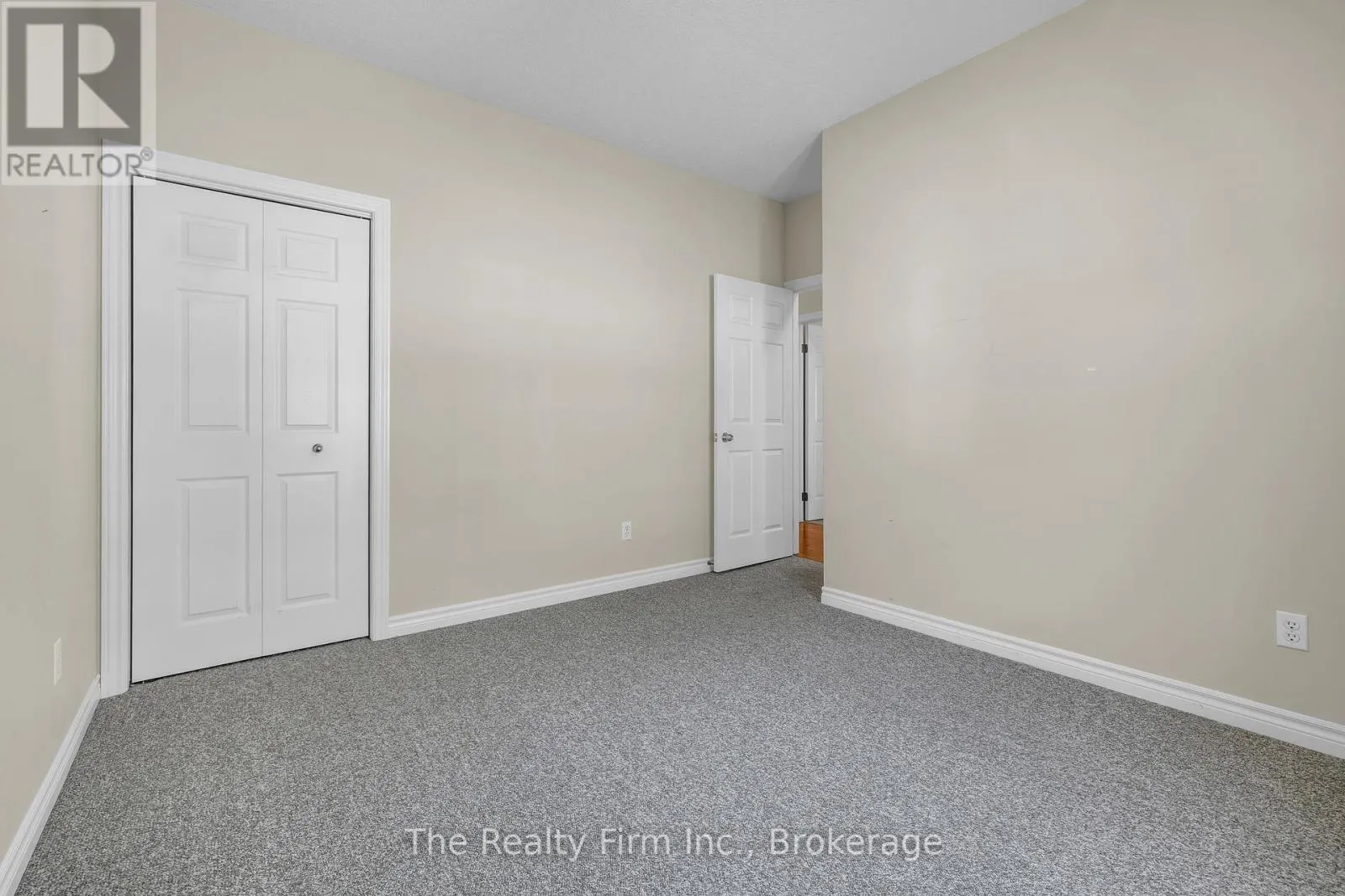 3 - 665 SOUTHWOOD WAY, #3