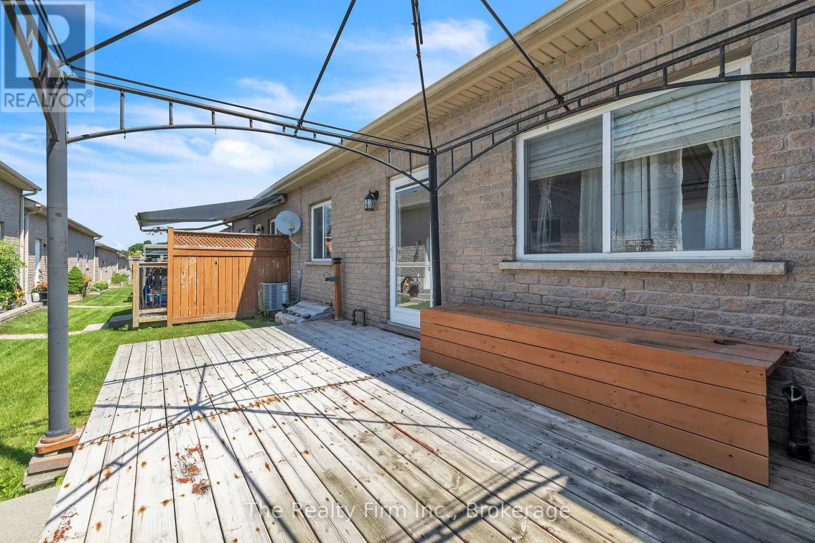 3 - 665 SOUTHWOOD WAY, #3