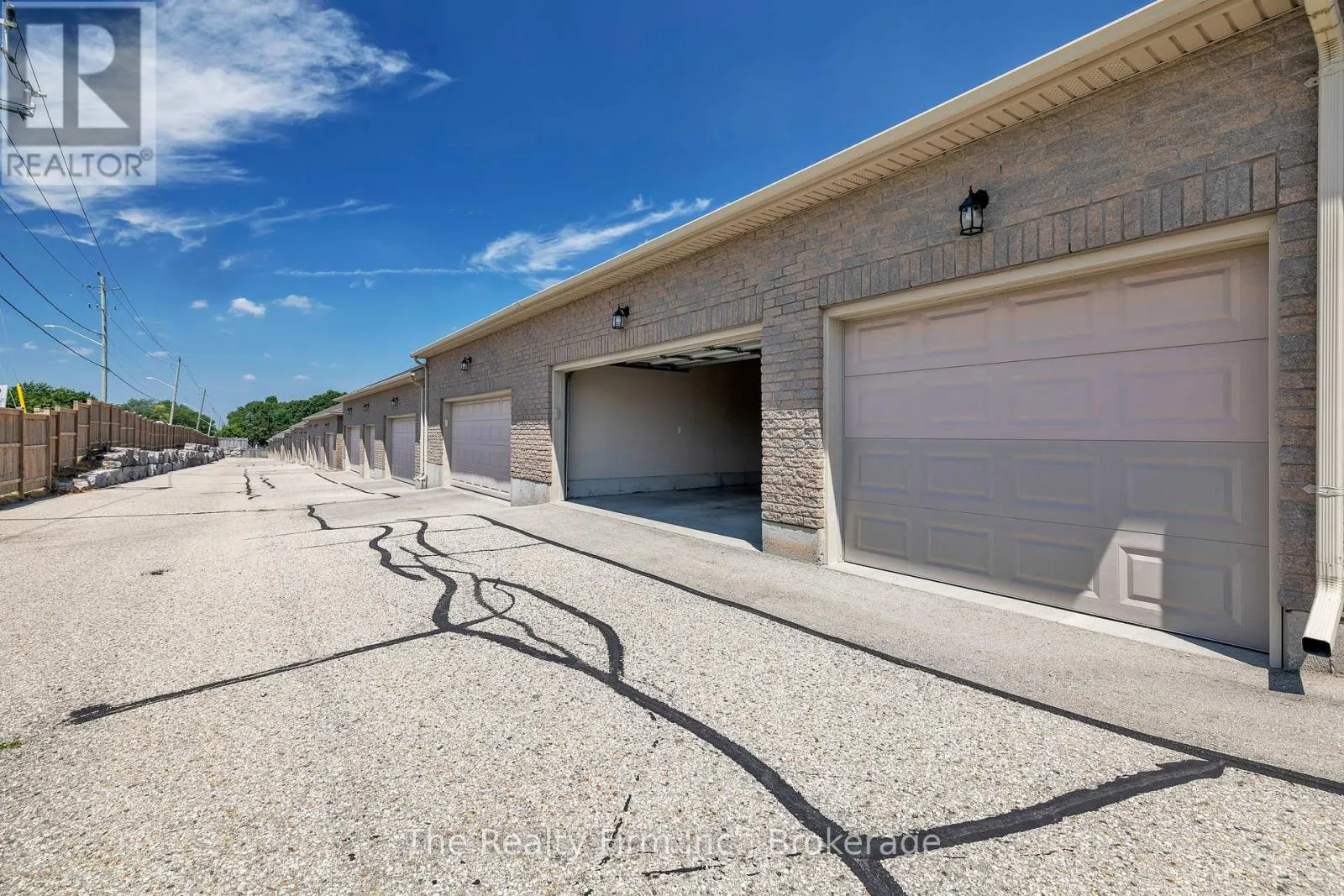 3 - 665 SOUTHWOOD WAY, #3
