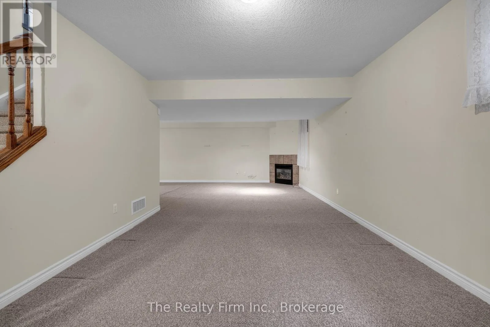 3 - 665 SOUTHWOOD WAY, #3