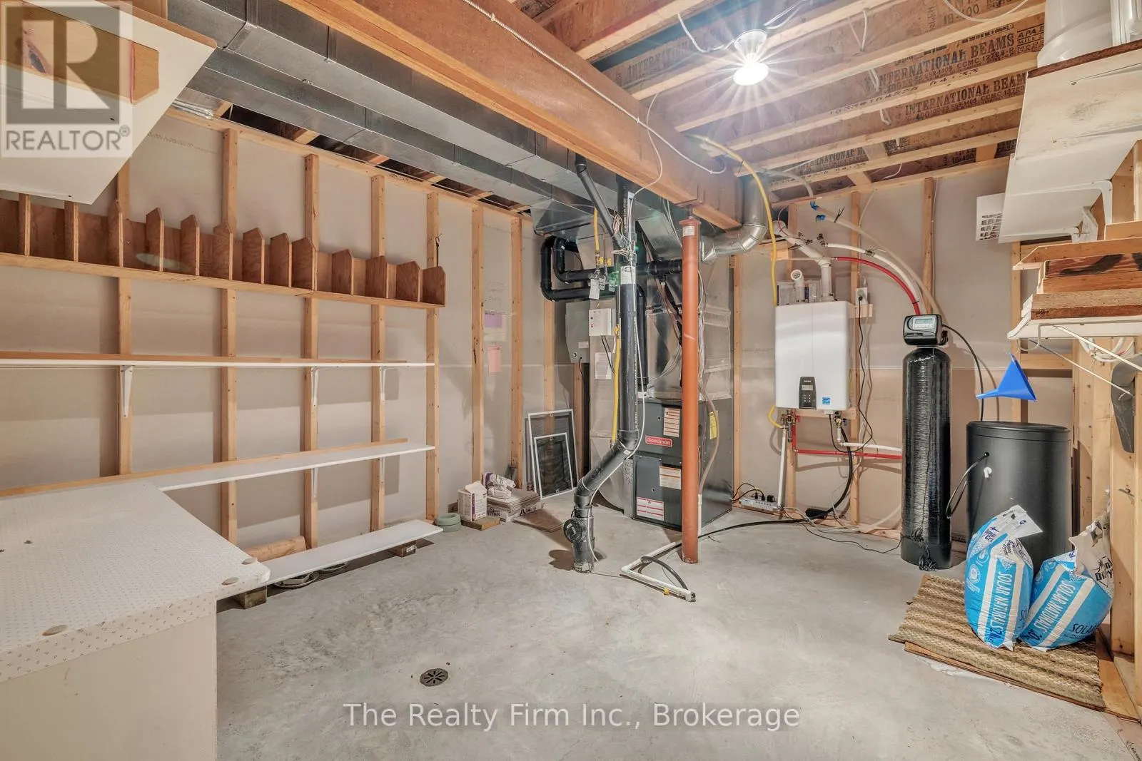 3 - 665 SOUTHWOOD WAY, #3