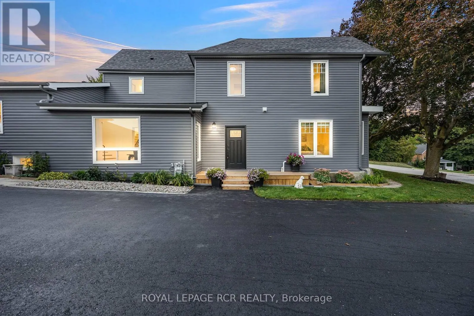 50 LEESON STREET S