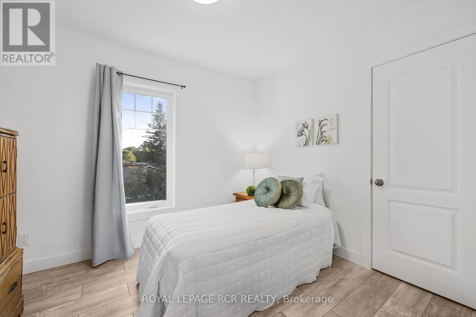 50 LEESON STREET S