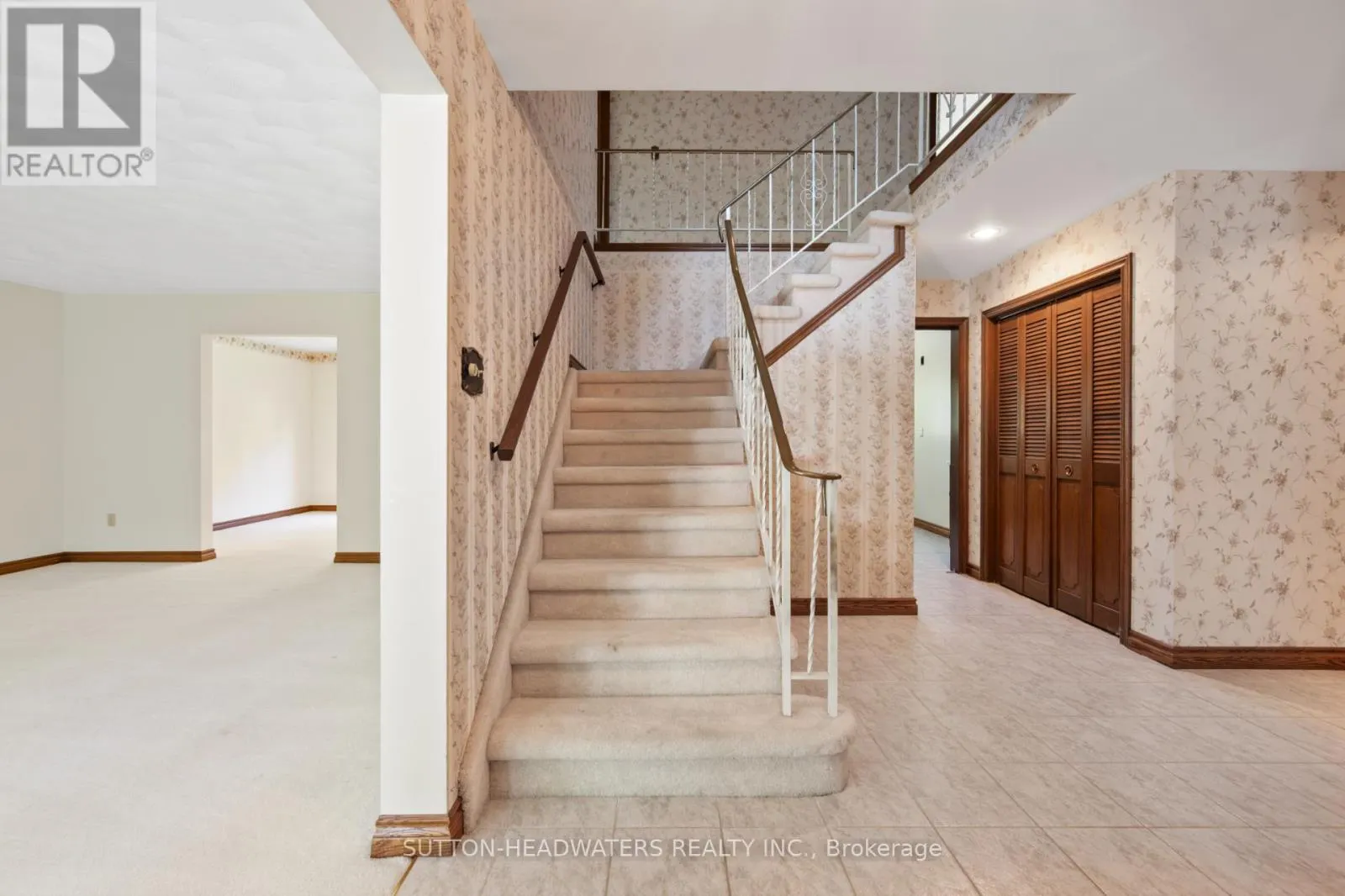 7 BROOKS COURT