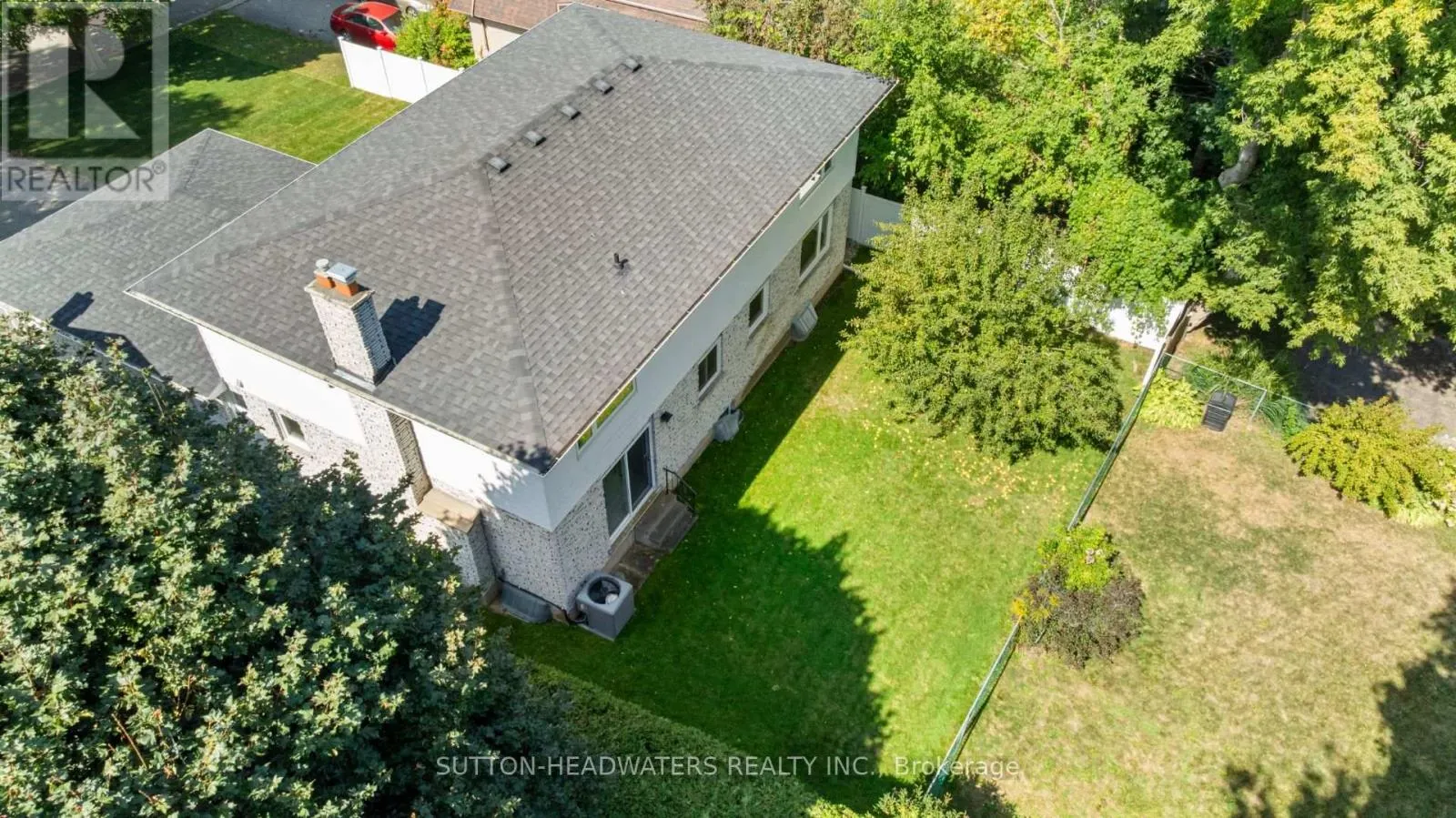 7 BROOKS COURT