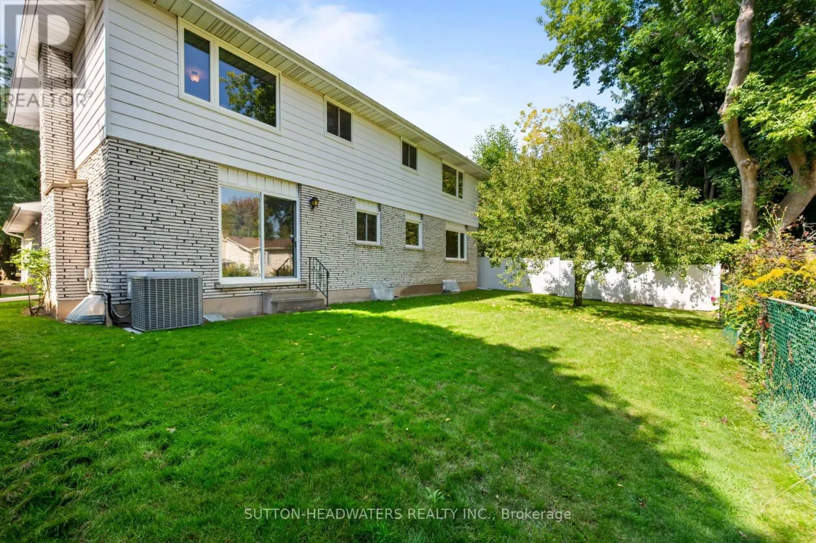 7 BROOKS COURT