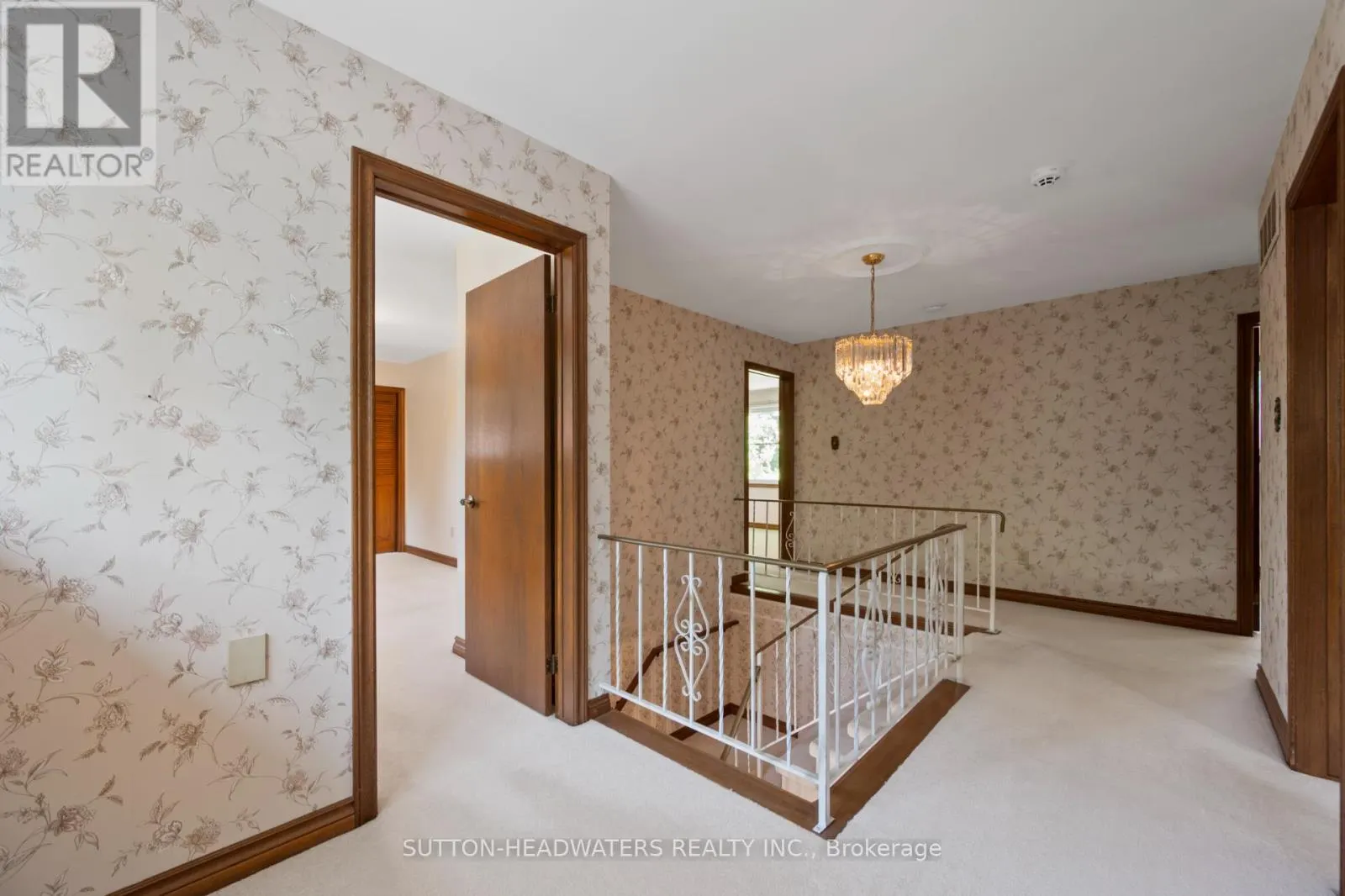 7 BROOKS COURT