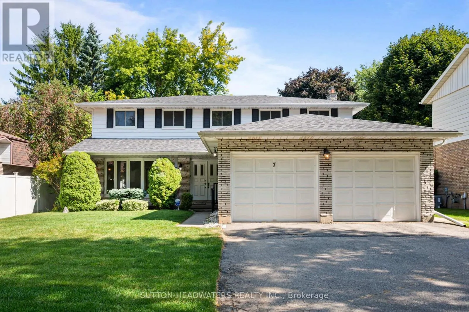 7 BROOKS COURT