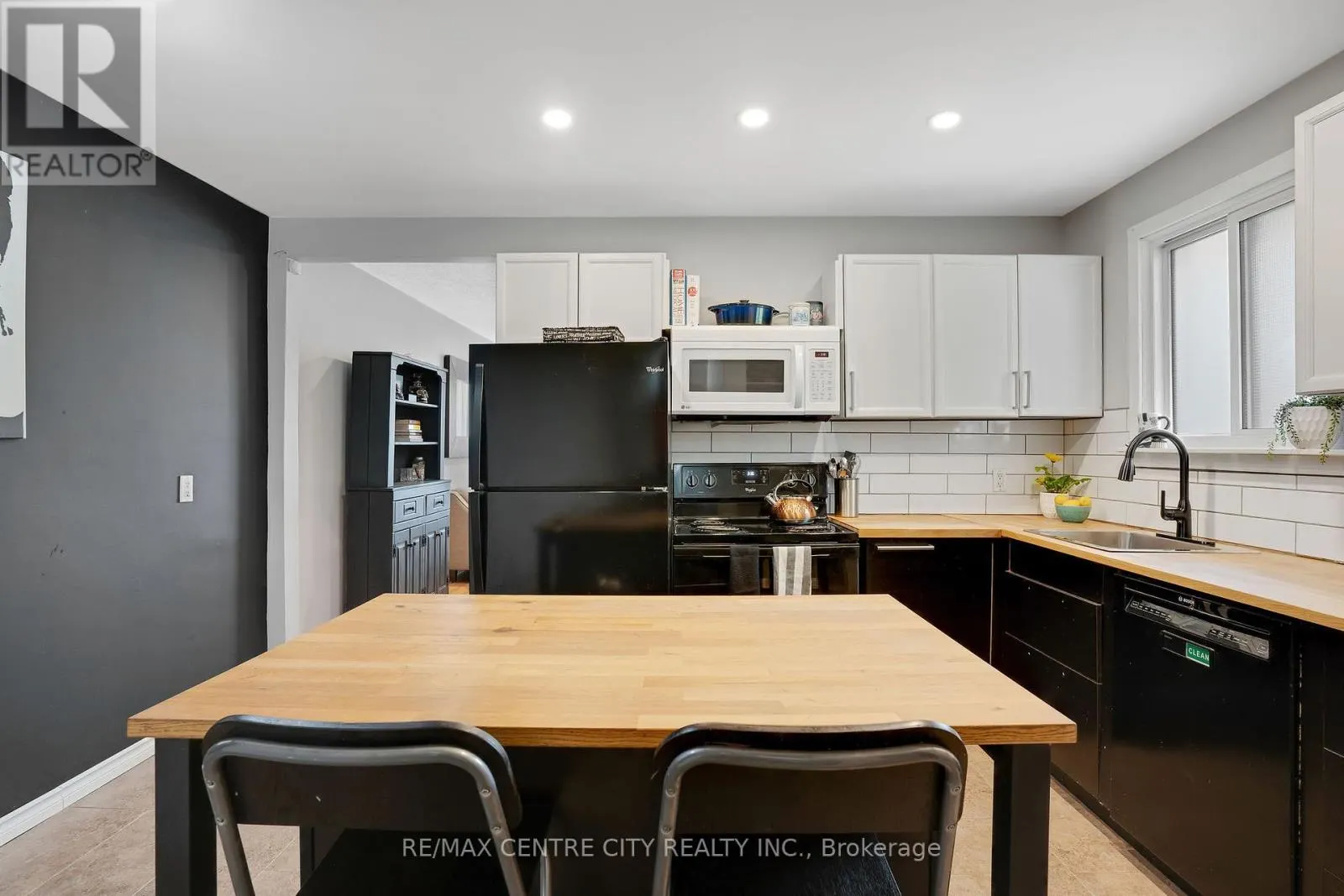 222 FAIRWAY ROAD N