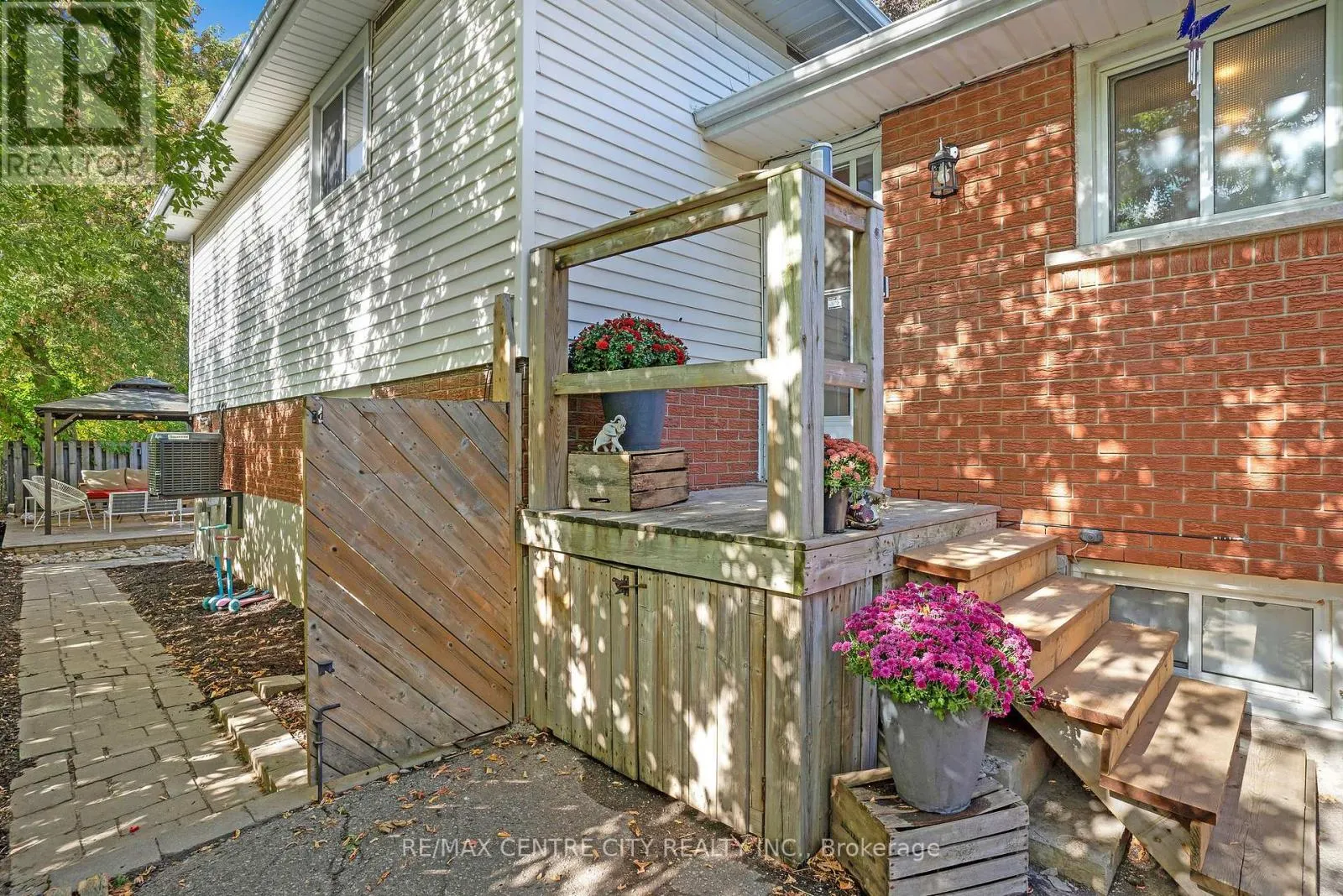 222 FAIRWAY ROAD N