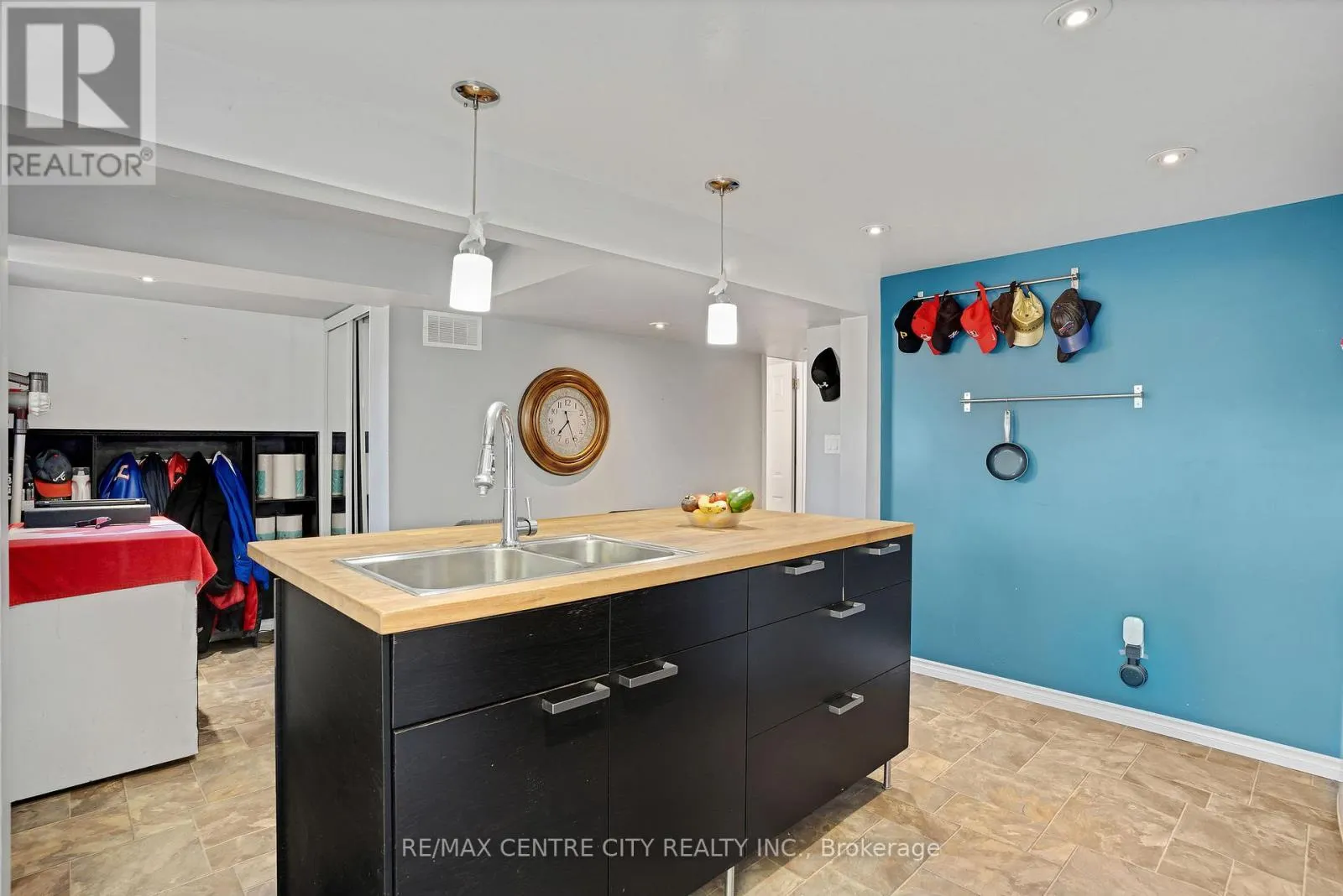 222 FAIRWAY ROAD N