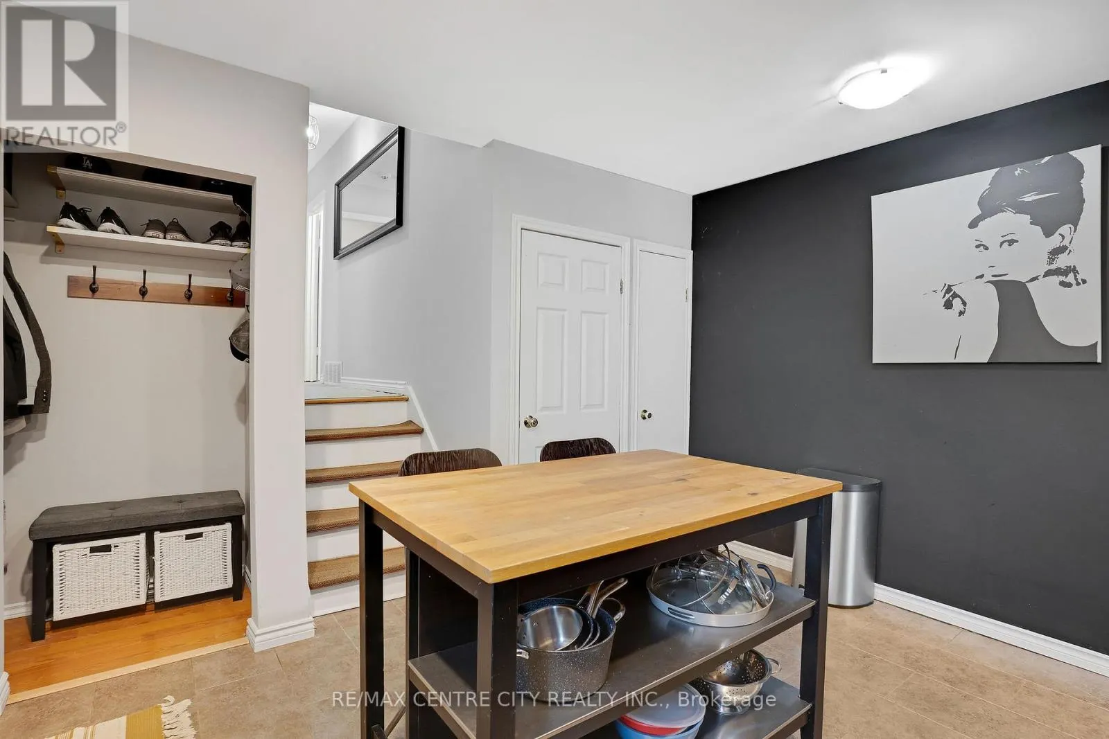 222 FAIRWAY ROAD N