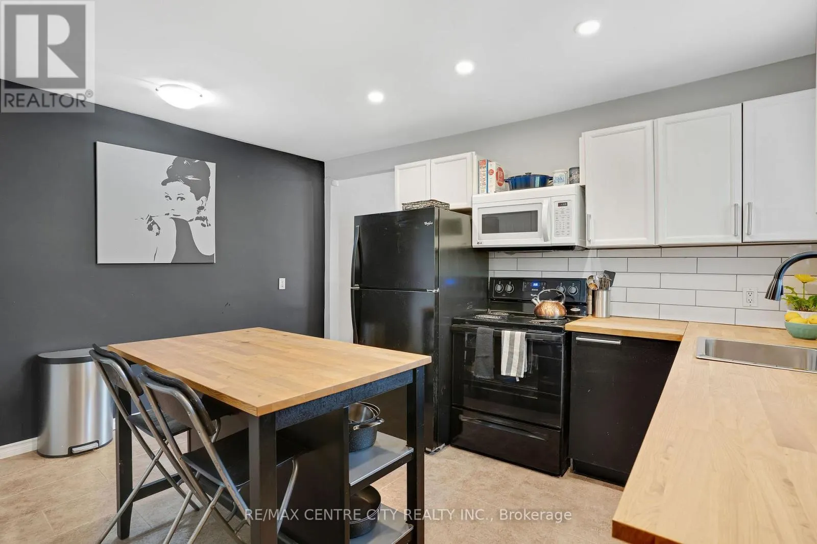 222 FAIRWAY ROAD N