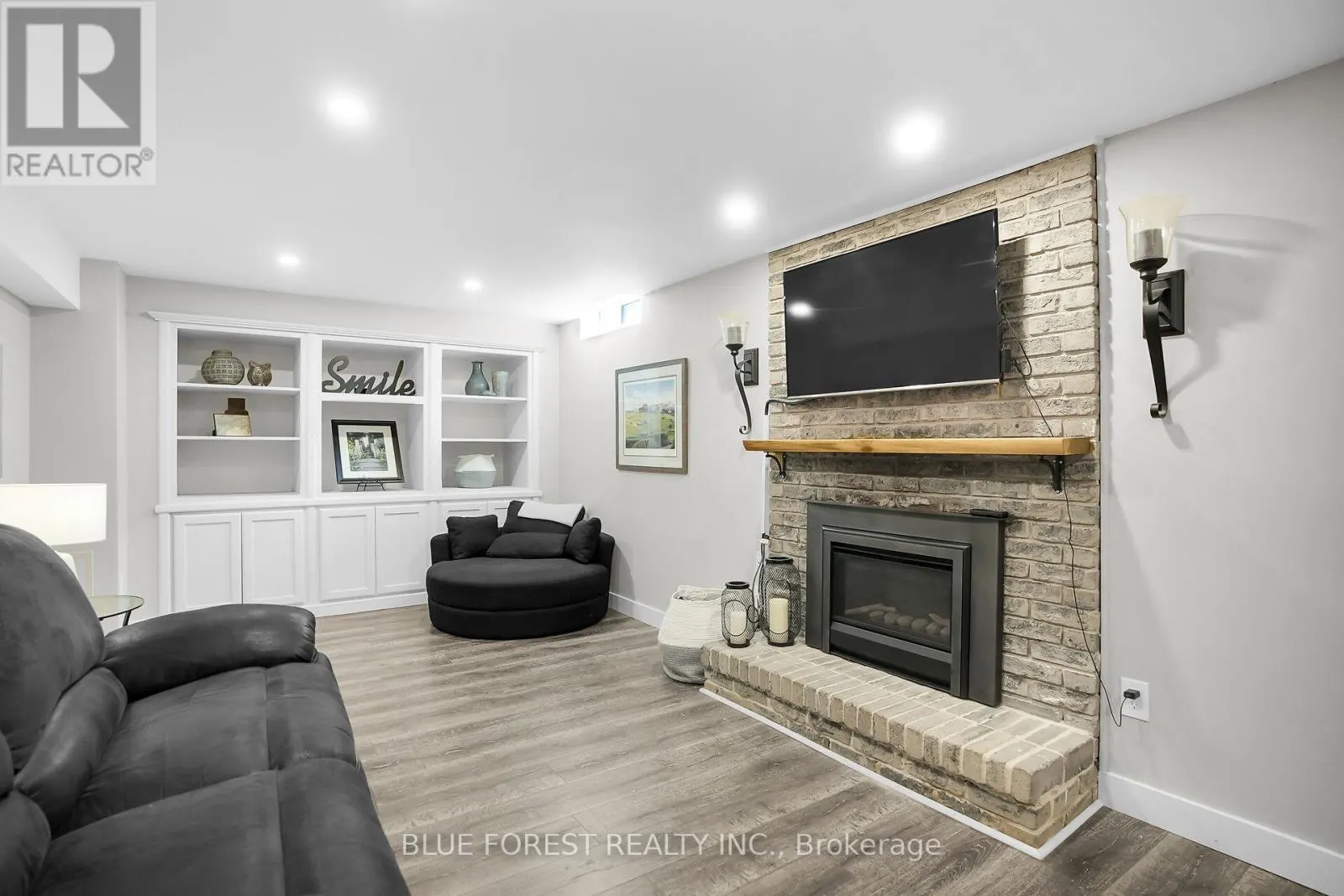 90 EDMUNDS CRESCENT