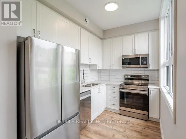 102 - 659 DONAT STREET S
