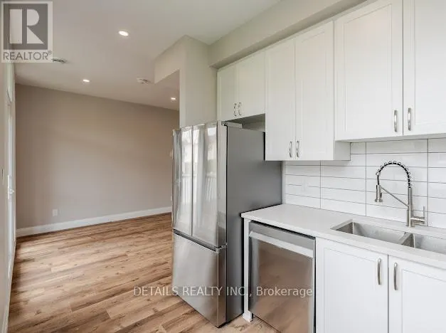 102 - 659 DONAT STREET S