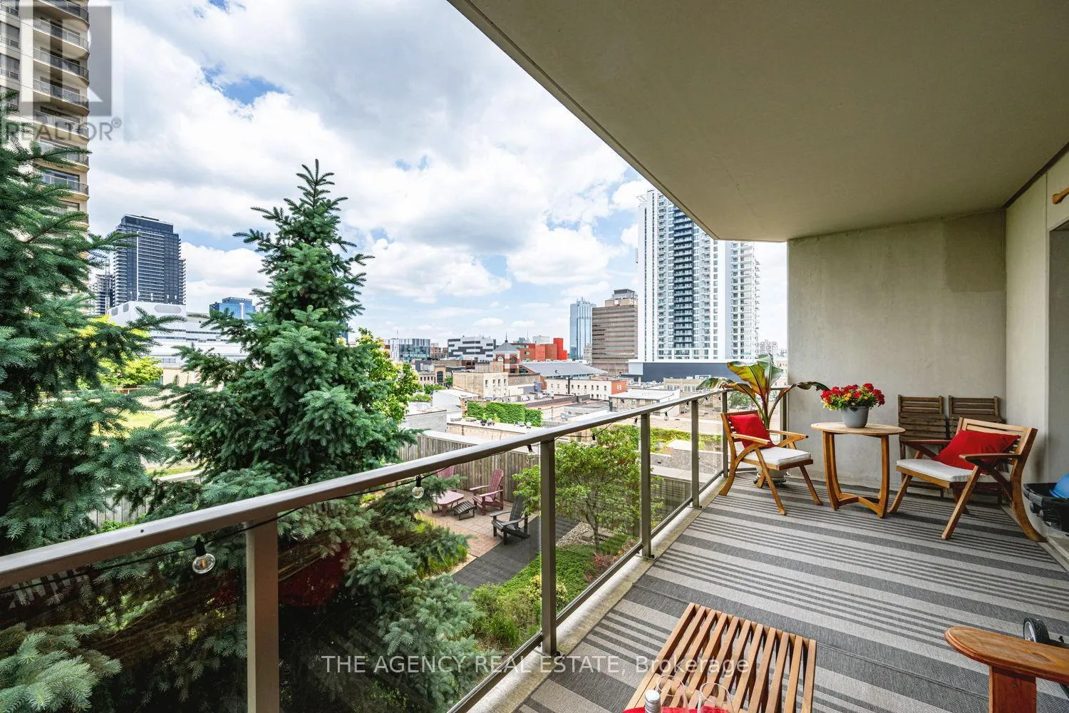 803 - 330 RIDOUT STREET N, #803