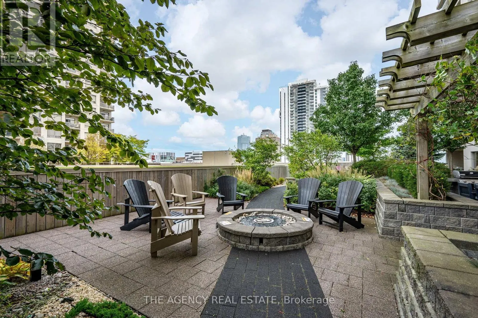803 - 330 RIDOUT STREET N, #803