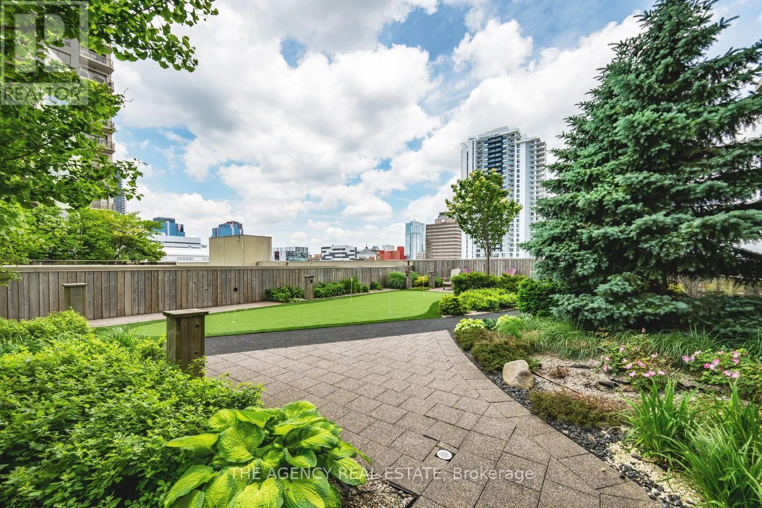 803 - 330 RIDOUT STREET N, #803