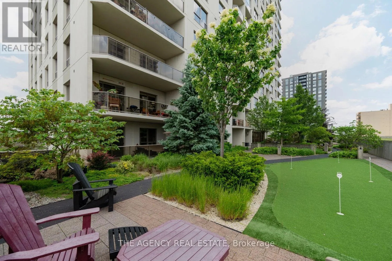 803 - 330 RIDOUT STREET N, #803