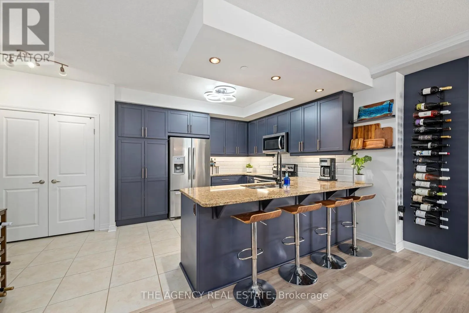 803 - 330 RIDOUT STREET N, #803