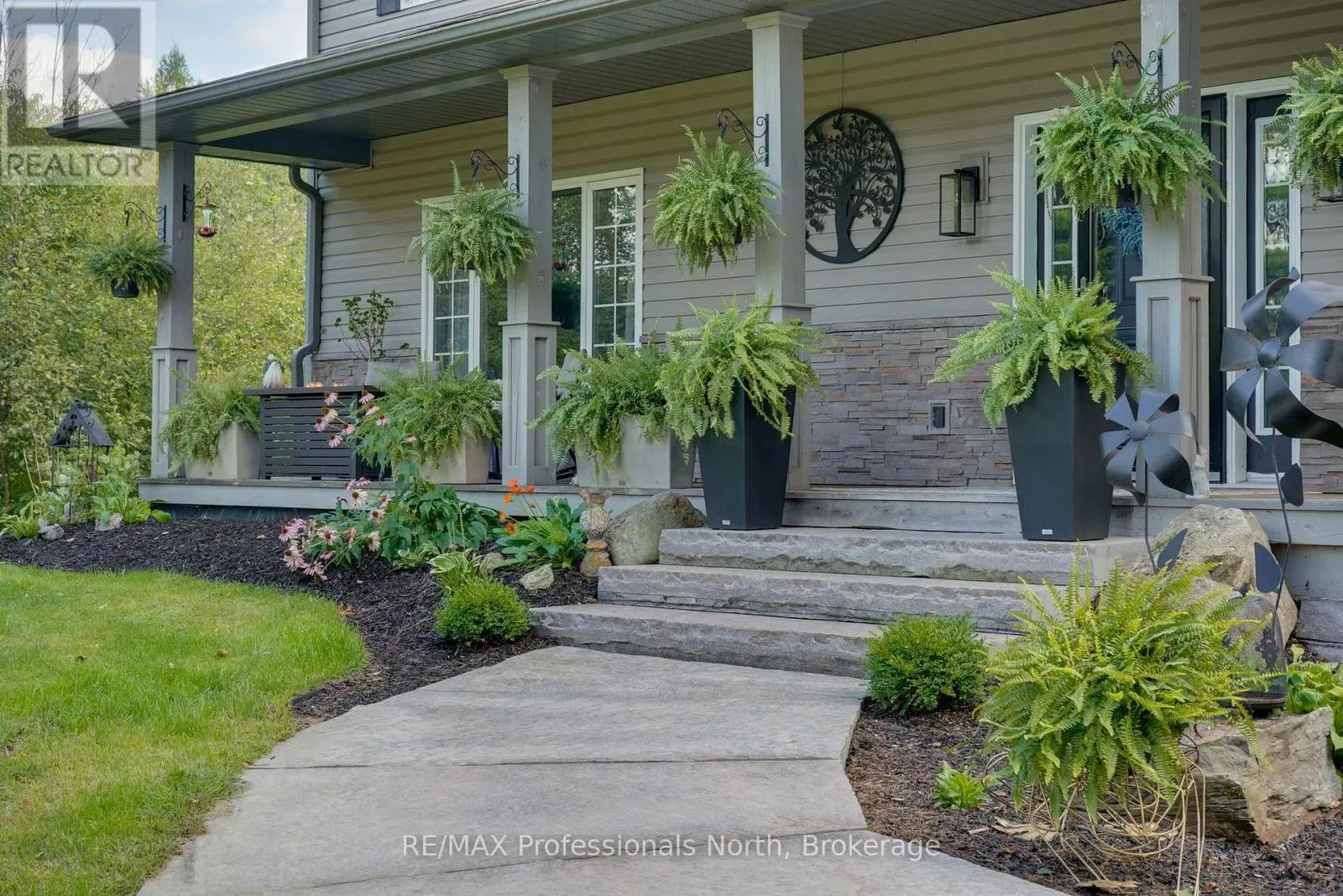 23 THOMAS CRESCENT