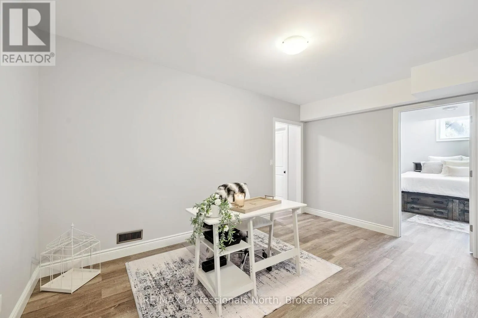 23 THOMAS CRESCENT