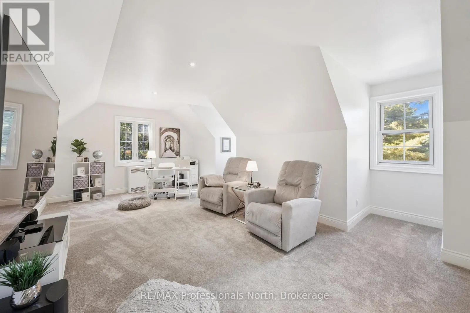 23 THOMAS CRESCENT